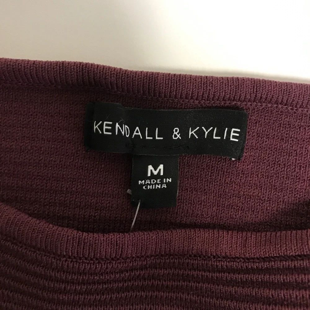 ❤️ NWT Kendall & Kylie off-the-shoulder top